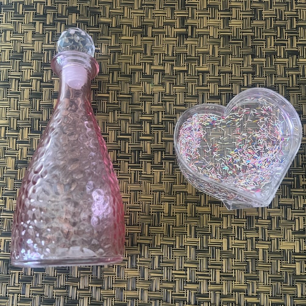 Pink stuff - Glass decorative bottle & plastic confetti filled heart